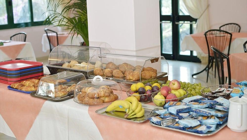 פרוסידה Hotel Riviera מראה חיצוני תמונה