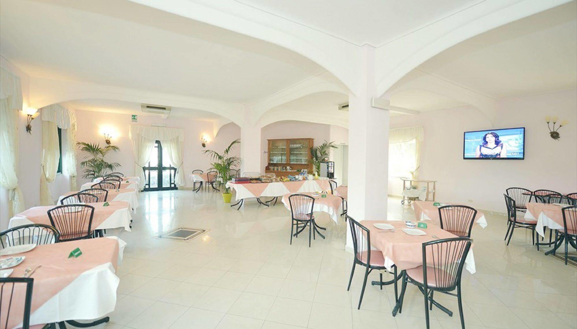 פרוסידה Hotel Riviera מראה חיצוני תמונה