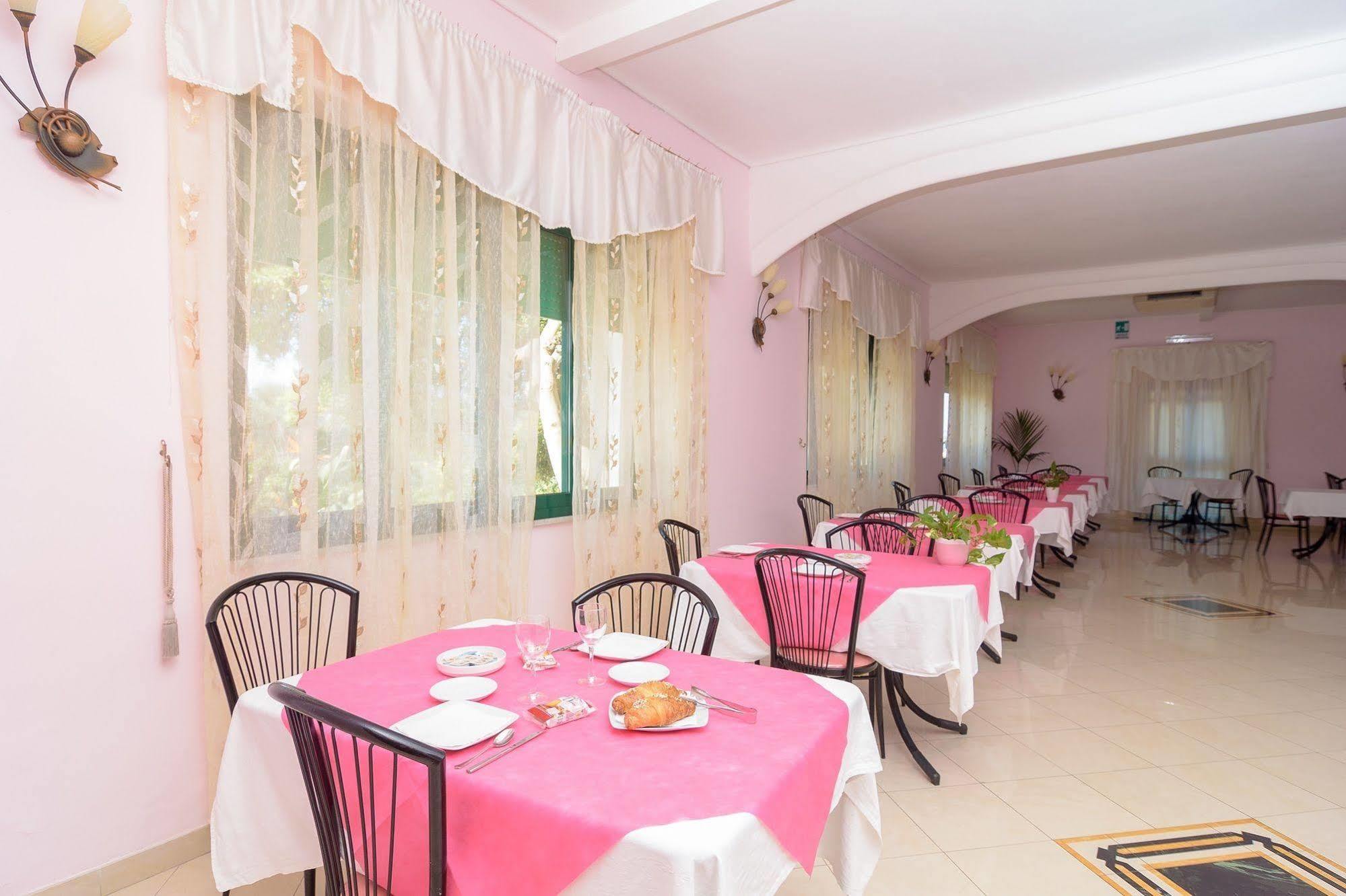פרוסידה Hotel Riviera מראה חיצוני תמונה